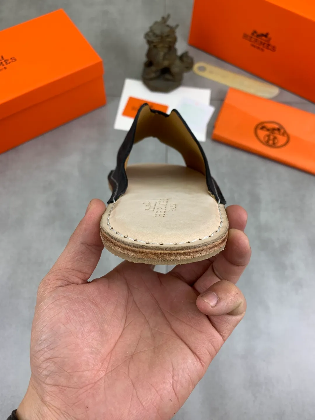 Men's men's shoes 💰P360 new model (genuine leather outsole series) new colors are coming simultaneously on the official website [HERMES] Hermès series: original development, original anatomy display, exclusive outsole [Material] Sole: original genuine leather sole with cow essence film 🌸. Fabric Original calfskin Lining: Imported cowhide, delicate and soft Code number: 38-44